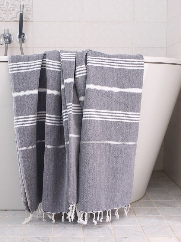 hammam towel dark grey/white